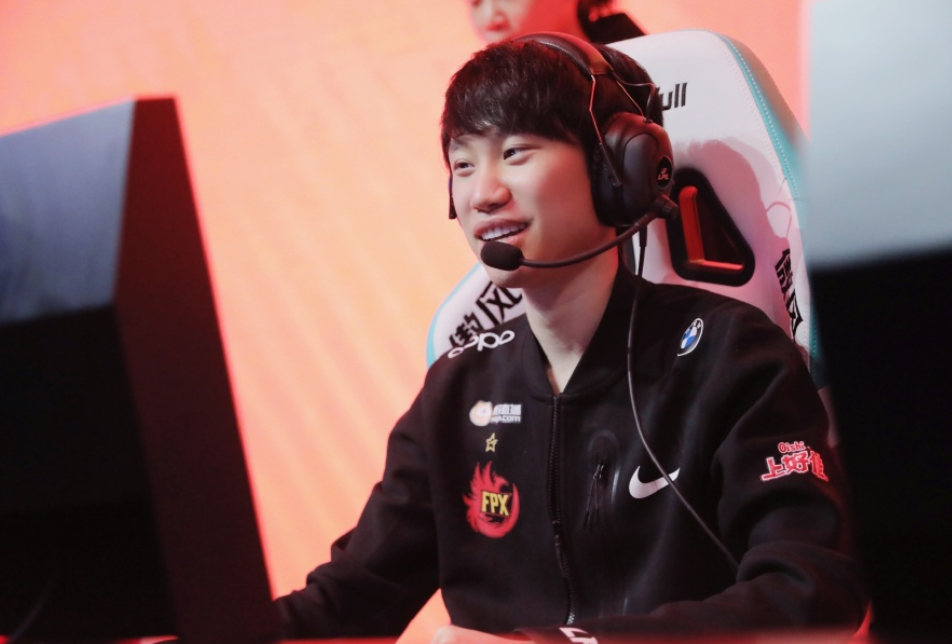 Doinb官方宣布败北新规,热火引发争议!全场沸腾不已 Doinb官方宣布败北新规,热火引发争议!全场沸腾不已