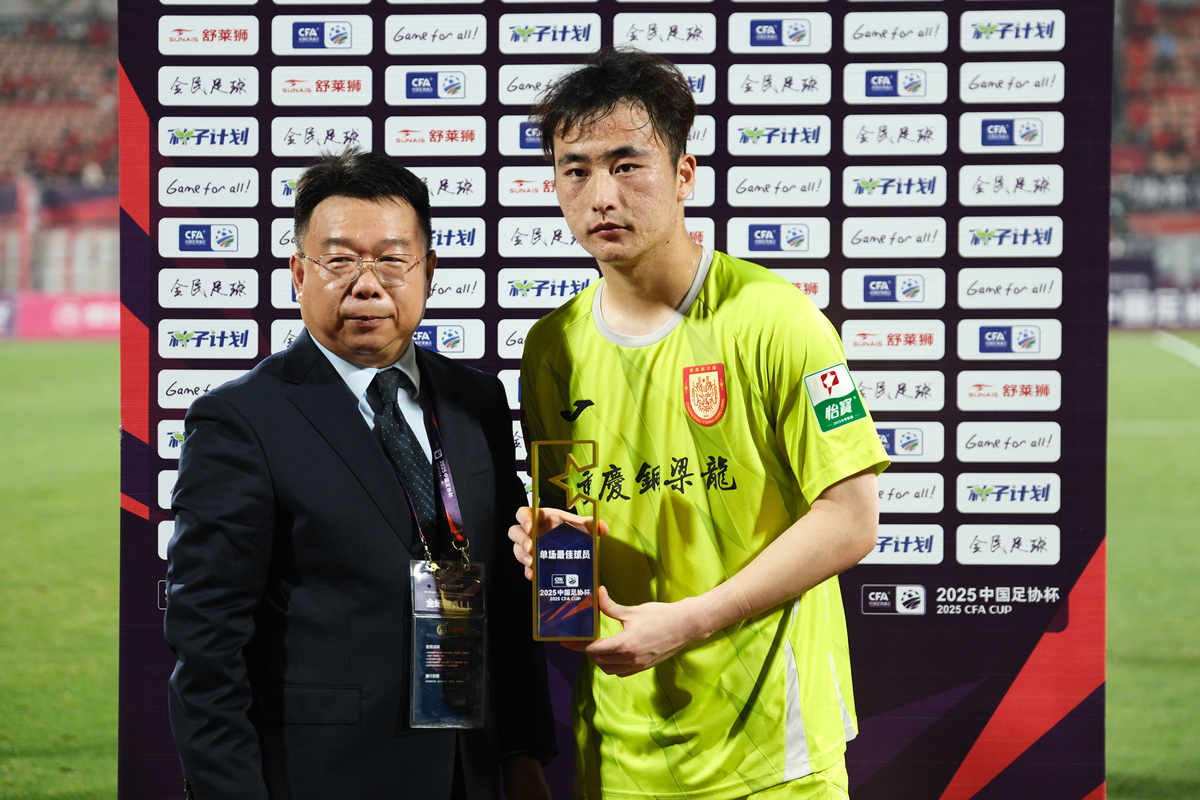 包含足总杯赛后再迎强敌，本菲卡官宣签约，主帅态度：更衣室稳定，训练强度明显提升的词条